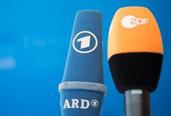 Die Länderchefs haben in Leipzig über eine Reform des öffentlich-rechtlichen Rundfunks beraten (Archivbild). - © Soeren Stache/dpa