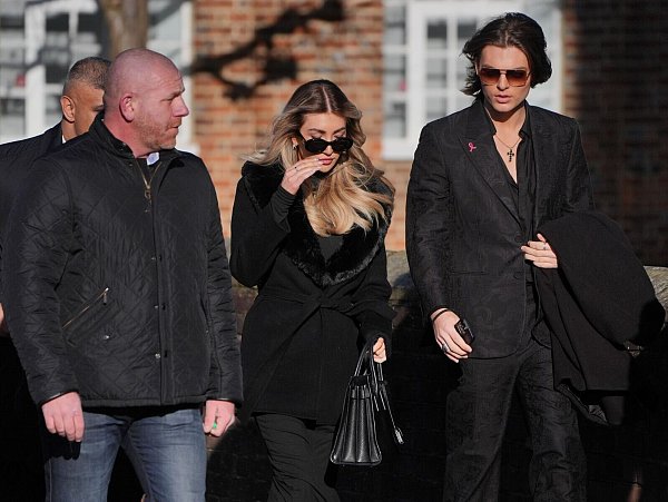Auch Paynes Partnerin Kate Cassidy war unter den Trauergästen. - © Jonathan Brady/PA Wire/dpa