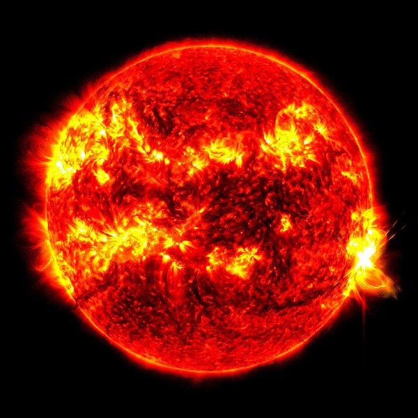 Innerhalb der Phase maximaler Sonnenaktivität sind die Chancen gut, farbenfrohe Polarlichter über der Erde zu sehen. - © Solar Dynamics Observatory/NASA via AP/dpa