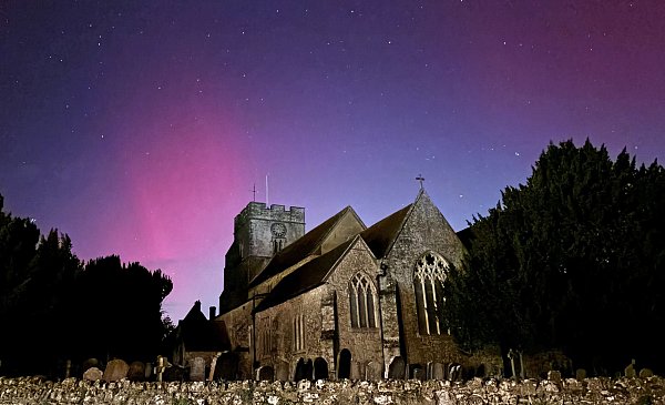 Polarlichter sind häufig nur für eine gewisse Zeit zu sehen, dann verschwinden sie wieder. (Archivbild) - © Gareth Fuller/PA Wire/dpa