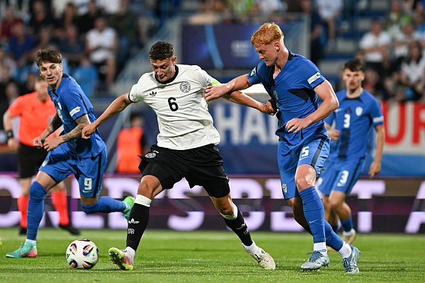 Umkämpft ging es zum Start der deutschen Mannschaft zu. - © Lukáš Grinaj/TASR/dpa
