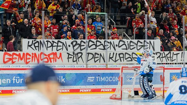Die Ultras sind zurück im Stadion. - © Rolf Vennenbernd/dpa