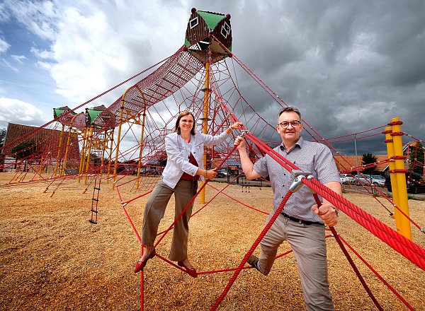 Auf dem Spielplatz auf dem Bessmann-Gelände in Marienfeld kann nach Lust und Laune getobt werden. - © Andreas Frücht