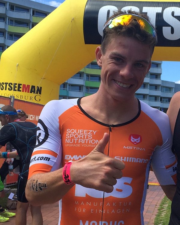 Gut drauf: Der Scherfeder Tim Rose trainiert auf Hawaii für den Ironman. Bei der Triathlon-Weltmeisterschaft auf Hawaii ist Rose mit 21 Jahren jüngster deutscher Teilnehmer. Foto: privat - © Privat