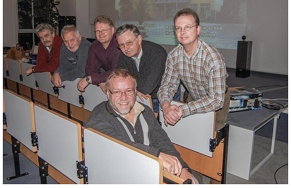Manfred Friedrich (Vorsitzender des Filmclubs, vorne), Peter Lechtreck, Helge Temme, Christian Theiner, Günther Nolte und Albert Willeke. - © FOTO: KLAUS KARENFELD