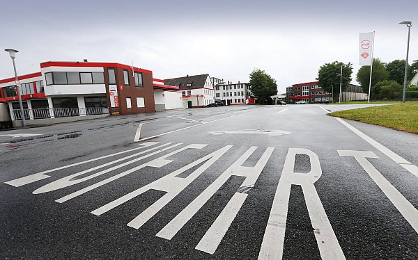 Wird nächstes Jahr abgerissen: Das ehemalige Betriebsgelände von Brüggershemke + Reinkemeier an der B 61 und Bartels Feld. Die Arbeit erledigt natürlich Hagedorn – zugleich Inhaberin der Fläche. - © Patrick Menzel