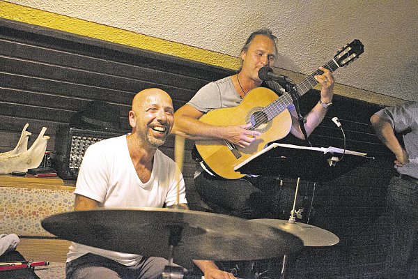 Olé: Feurige spanische und kubanische Rhythmen erwartete Musikliebhaber im Bremer Bierkeller. - © Patricia Speith