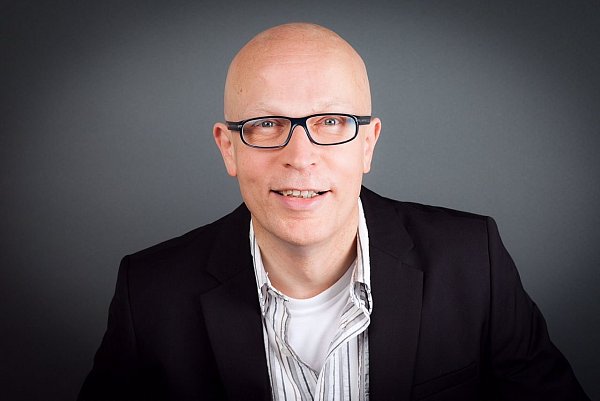 Der Autor: Hans-Jörg Kühne schreibt auch Krimis und ist Jazz-Musiker. - © Ralph Pache
