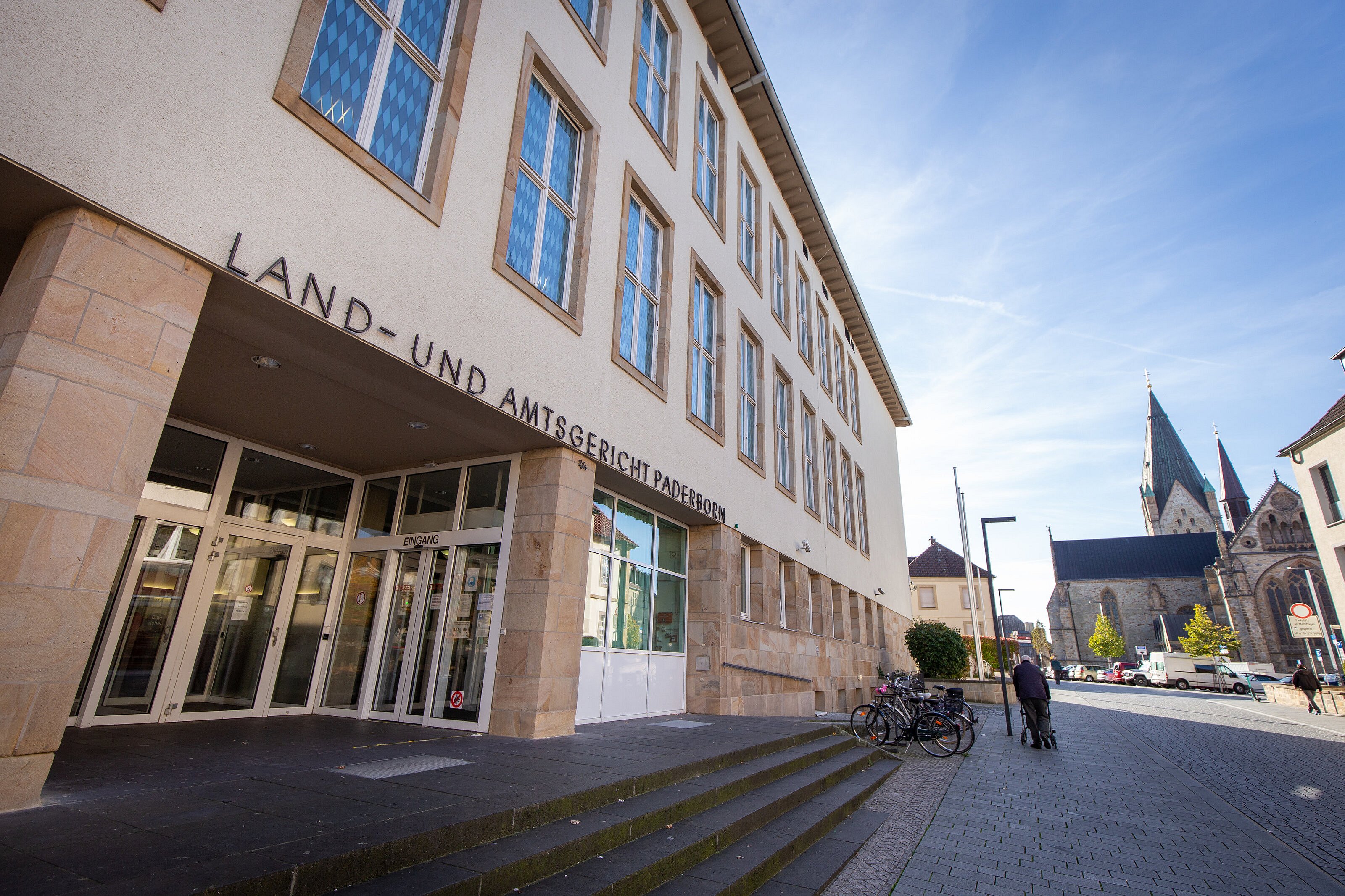 „Gesicht förmlich zerschlagen“: Prozess nach brutaler Attacke in Paderborn