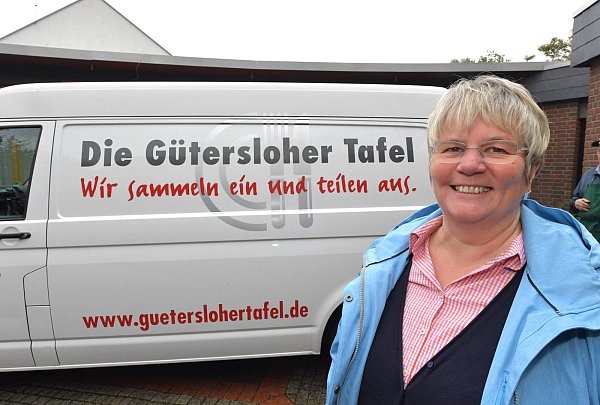 Gut gelaunt im Amt: Am 1. März 2017 hat Ruth Prior-Dresemann (50) den Geschäftsführer-Posten bei der Gütersloher Tafel angetreten. Zustände wie in Essen hält sie in Gütersloh "für unmöglich". - © Jens Dünhölter