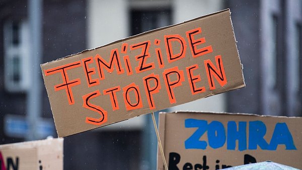 Vielerorts, auch in OWL, finden am internationalen Tag gegen Gewalt an Frauen verschiedene Demonstrationen und Aktionen statt. - © Christophe Gateau/dpa