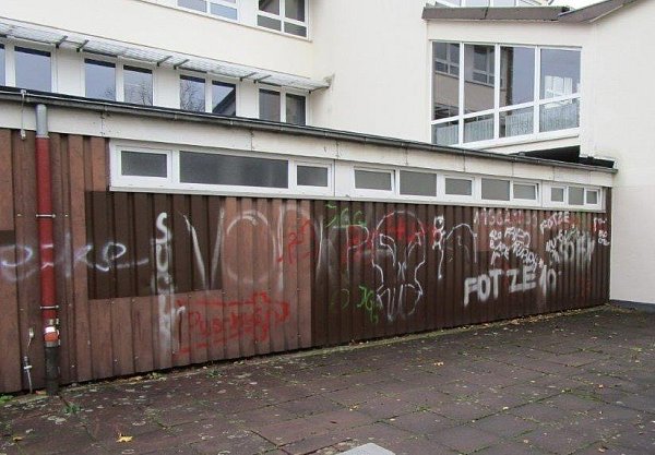Unansehnliche Schmierereien in Brakel. - © Polizei