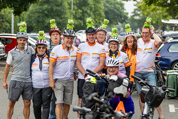 Ob beim Start, unterwegs auf der Strecke, an den Pausenstopps oder abends beim Sommer-Open-Air: Die Stimmung auf der NRW-Radtour war bestens. - © Jens Naumann