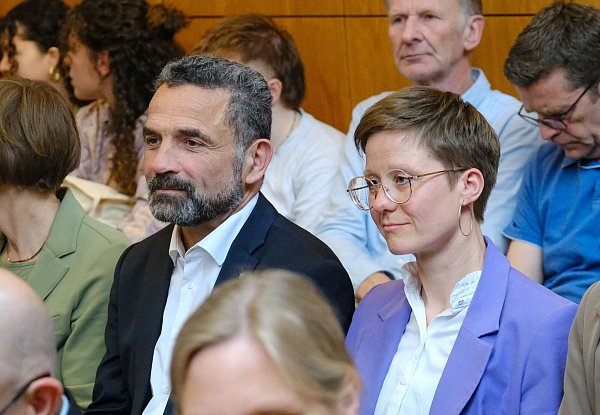 Christian Bald, Superintendent des Kirchenkreises Bielefeld, und Nora Göbel, Pfarrerin der Dietrich-Bonhoeffer-Gemeinde, gehören auch dem Expertengremium an, das die Studie begleitet. - © Andreas Zobe