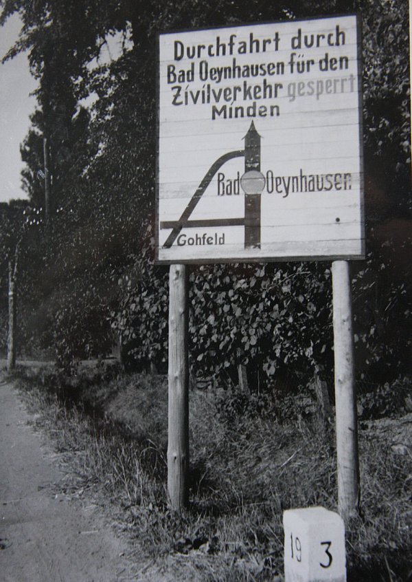 Umleitung: Die Engländer schlossen den Zivilverkehr aus und leiteten ihn um. - © Foto:Stadtarchiv