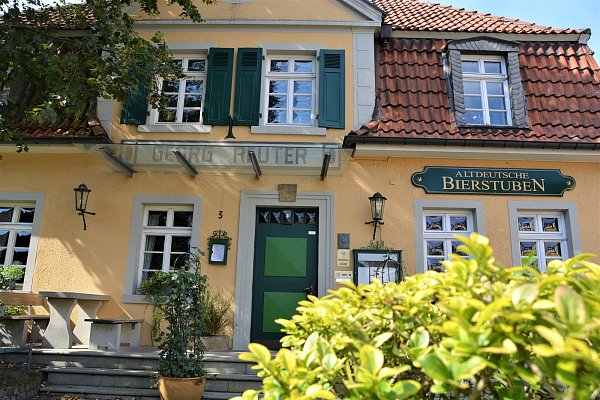 Altdeutsche Bierstube: Das Gebäude an der Hauptstraße hat eine lange Geschichte und ist seit 1988 als Ort gehobener Gastronomie bekannt und beliebt. - © Karin Prignitz