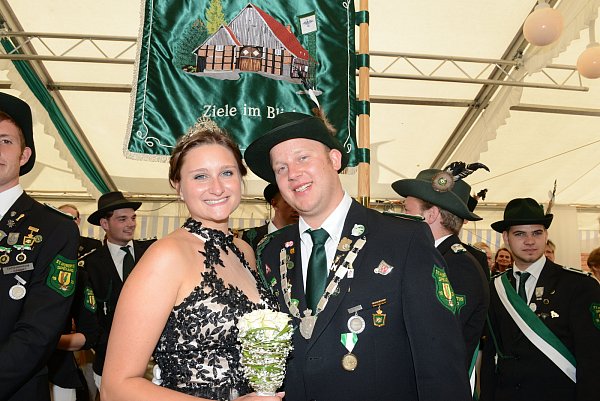 Jungschützenkönigspaar: Niklas Brüggemann und Alina Zander.|| - © Markus Schumacher