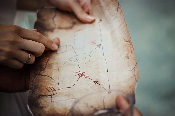 Im Escape Room müssen im Team verschiedene Rätsel gelöst werden, um in der vorgegebenen Zeit aus dem Raum zu entkommen. - © Symboldbild/Pixabay