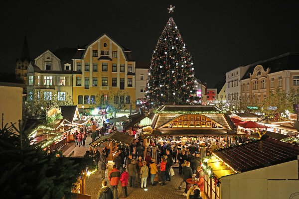 In diesem Jahr gibt es an sechs Standorten Weihnachtsmärkte in Herford - wie hier am Alten Markt. - © Frank-Michael Kiel-Steinkamp