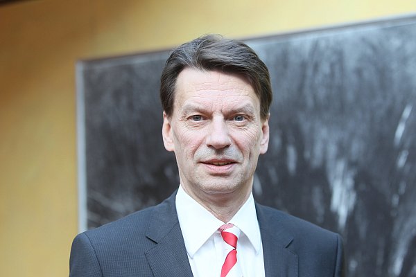 Erfolgreich: Sparkasse-Vorstand Horst Prüßmeier. - © Frank-Michael Kiel-Steinkamp