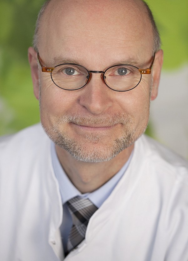 Werner Bader, Chefarzt der Klinik für Frauenheilkunde und Geburtshilfe am Klinikum Bielefeld Mitte. - © Klinikum Bielefeld