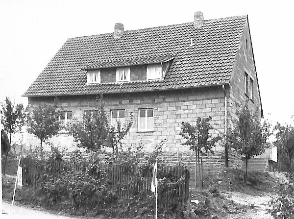 Damals: Das Kindergartengebäude in Beverungen-Titelsen im Jahr 1952 nach dem Neubau. - © Privat
