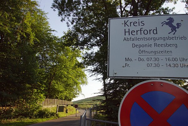 Auf dem stillgelegten Teil der Deponie Resseberg sollten mit einer Photovoltaik-Anlage jährlich 427 Tonnen Kohlenstoffdioxid eingespart und 212 Haushalte mit Strom versorgt werden – daraus wird nun nichts. Foto: Niklas Krämer - © Niklas Krämer