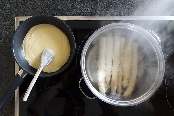 Nach dem Baden oder Kochen sollte das Fenster noch zwei bis drei Stunden auf Kipp gestellt werden - © Symbolbild/Pixabay