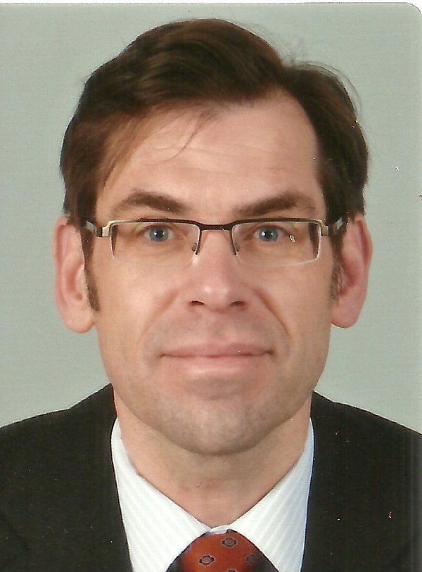 Ralph Pütz, Professor und Spezialist für Nutzfahrzeugforschung und Abgasanalytik an der Hochschule Landshut, bricht eine Lanze für den umstrittenen Verbrennungsmotor. - © BELICON GmbH