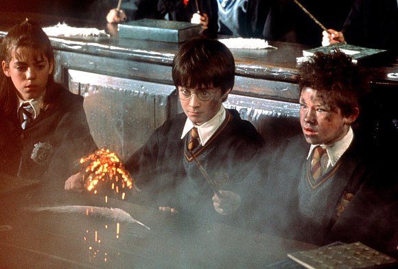 Im Spiel müssen wir Harry Potter und seinen Freunden nacheifern. (hier eine Filmszene) - © picture-alliance / dpa