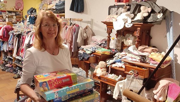 Im Steinheimer Kinder-Second-Hand-Laden können Kunden sowohl Kleidung kaufen als auch verkaufen. - © Svenja Ludwig