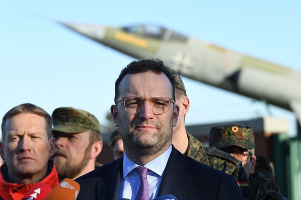 Bundesgesundheitsminister Jens Spahn (CDU) informierte sich vor Ort über die Quarantäne-Maßnahmen. - © picture alliance/dpa