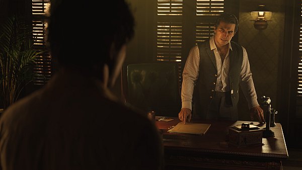 Don Torrisi (r.) führt die einflussreiche Mafia-Familie in Mafia: The Old Country an. - © 2K Games