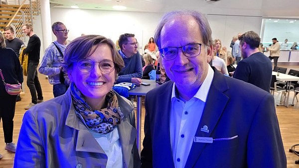 Wiebke Heine und Bürgermeister Matthias Trepper (beide SPD) zeigten sich gut gelaunt. - © Ludger Osterkamp