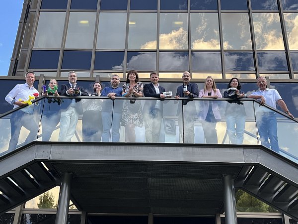 Viele Institute, Unternehmen sind beim Sommerfest-Programm dabei. Die einzelnen Aktionen haben vorgestellt (von links): Christian Berg, Frauke Elbracht, Randy Eisinger, Lisa Schlomann, Enes Yigitbas, Barbara Buthmann, Marc Landermann, Jürgen Kisters, Linda Fliegner, Suzana Alpsancar und Joachim Hellmich. - © Verena Freiberg