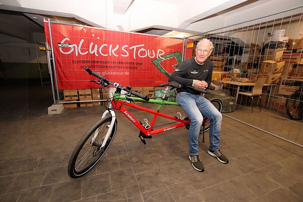 Ralf Heibrok in der Schaltzentrale der Glückstour im Öko-Tech-Park Windelsbleiche. - © Sigurd Gringel