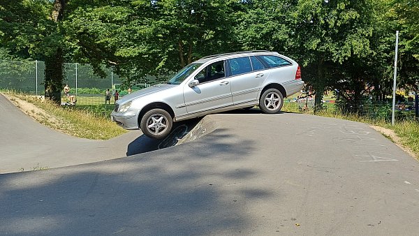 Eine alleinerziehende Mutter aus Bad Oeynhausen wollte nur rasch ihren Sohn im Sielbad abliefern und fand offenbar den Weg zurück zur Kanalstraße nicht mehr. - © Mick Brinkmann