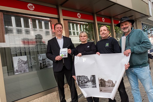 schufensterbeklebung 800 jahre neustadt - © Ralf Bittner