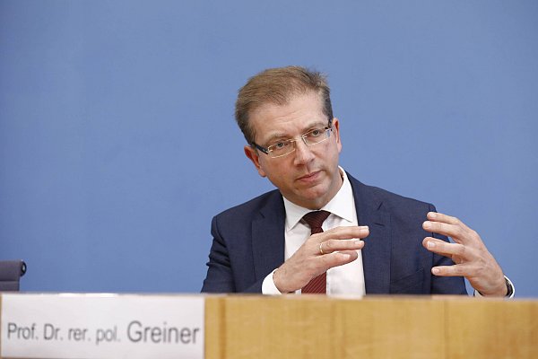 Wolfgang Greiner ist seit April 2005 Inhaber des Lehrstuhls für Gesundheitsökonomie und Gesundheitsmanagement an der Universität Bielefeld. - © imago images/Metodi Popow