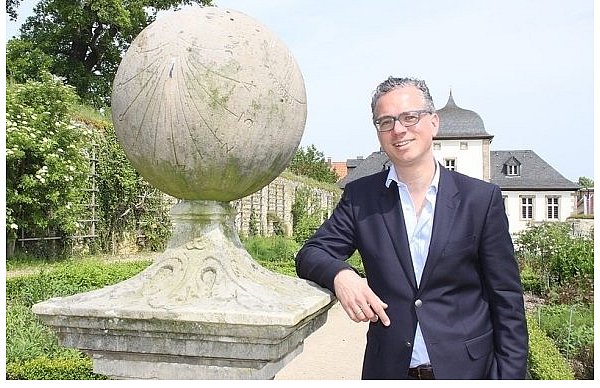 Ingo Grabowsky, frischgebackener Direktor des LWL-Landesmuseums für Klosterkultur in Daheim, mag die Gärten besonders gern. Leider habe er aber für Aufenthalte in diesen Oasen der Ruhe viel zu wenig Zeit, bedauert er. - © FOTO: JUTTA STEINMETZ
