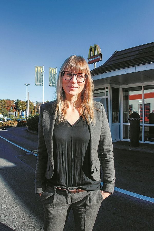 Chefin der McDonald’s Filiale: Julia Koschitzke. Foto: Bliesener - © Nicole Bliesener