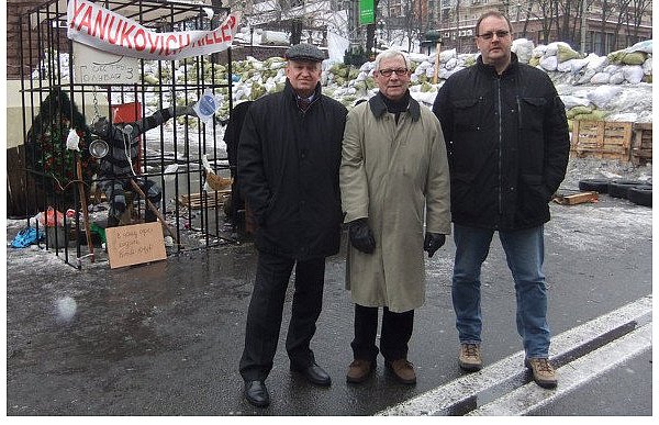 Aleksandr Gartvich (Präsident IBF Ukraine), Friedebert-Georg Niering (IBF Deutschland) und Uwe Kampeter (v. l.).