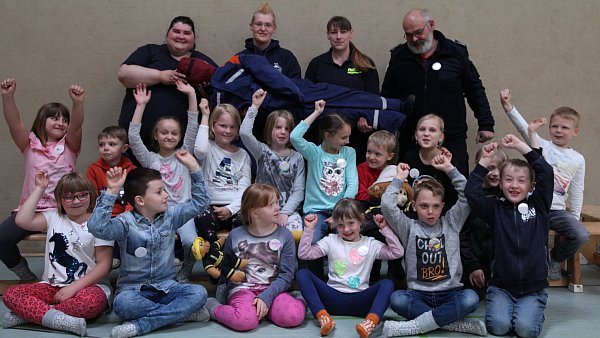Die Mitglieder der Kinderfeuerwehr in Rödinghausen. - © Torben Stallmann