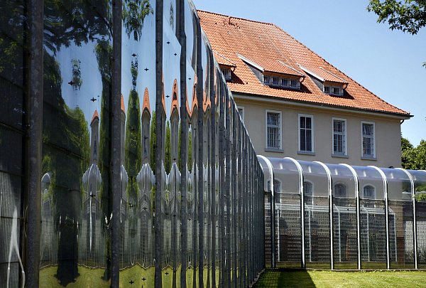 Am Ende landet der junge Herforder im Maßregelvollzug, also in der besonders gesicherten forensischen Klinik in Lippstadt-Eickelborn. - © Bernd Schäperkoetter