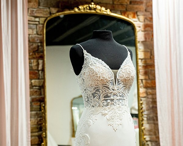 Die Wahl eines Brautkleides ist für viele Frauen der wichtigste Punkt auf der Hochzeits-To-Do-Liste. - © Symbolbild: Unsplash