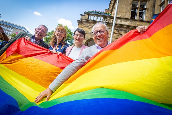Die LGBTIQIA+-Community kämpft für Gleichstellung und Akzeptanz diverser Geschlechtsidentitäten. - © müller