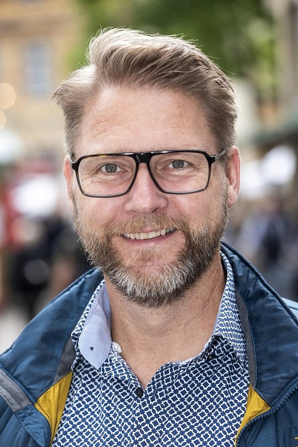 Felix Weber: "Im Urlaub hatte ich keine Lust, mich zu rasieren, und da habe ich meinen Bart einfach wachsen lassen. Meine Frau war begeistert und sagte, der muss jetzt bleiben." - © Jörg Dieckmann