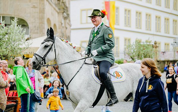 Beim Schützenfest in Paderborn ist Bernd Zengerling stets hoch zu Ross. - © Besim Mazhiqi