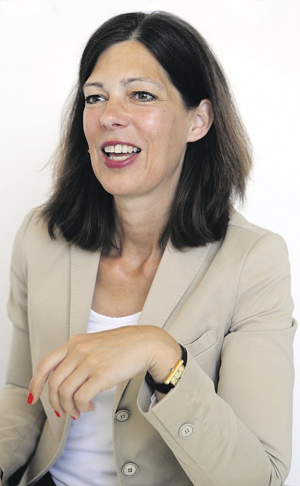Fühlt sich wohl in OWL: Christina Hoon, Inhaberin einer Stiftungsprofessur an der Uni Bielefeld. - © Wolfgang Rudolf