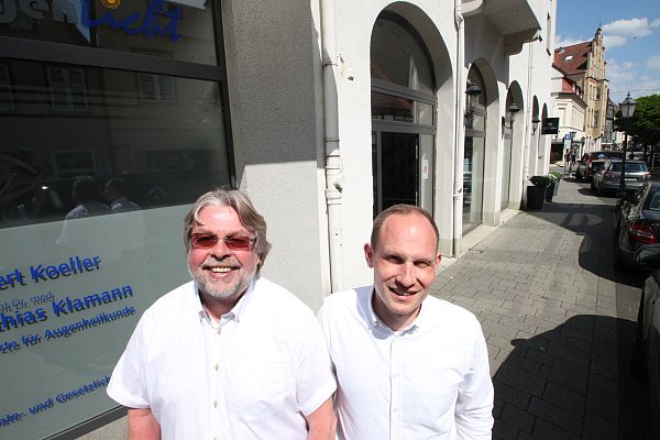 Erweiterung: Die Augenärzte Norbert Koeller und Matthias Klamann vergrößern ihre Praxis an der Radewiger Straße. - © Peter Steinert